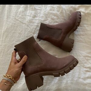 NWOT Steve Madden  Brown Ankle Boots for Women size 9